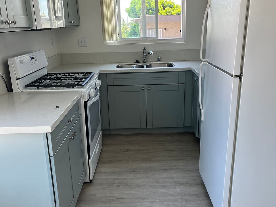 2nd image of 2038 Thomas Ave #8