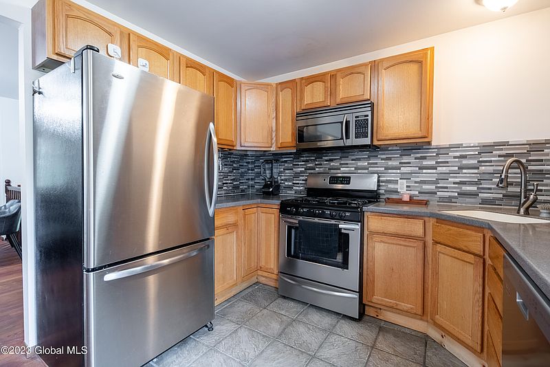 4th image of 6130 Johnston Road