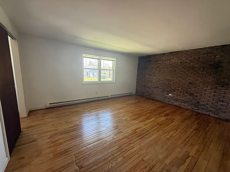 666 Middle Tpke E — Photo 12
