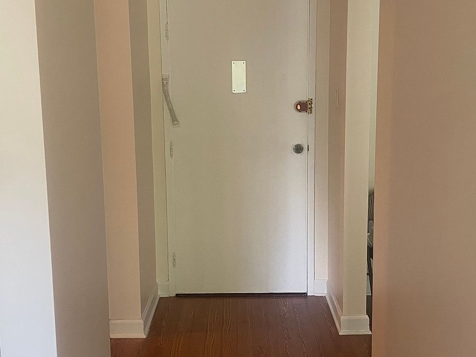 1st image of 7420 Lakeview Dr #W405