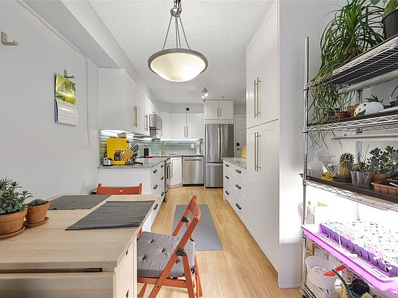 3rd image of 383 Wale Rd #102