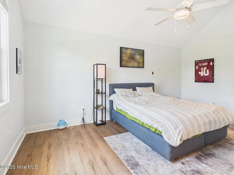 460 Clark St — Photo 23