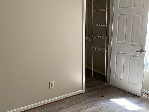 4th image of 2720 Garland Ave #2
