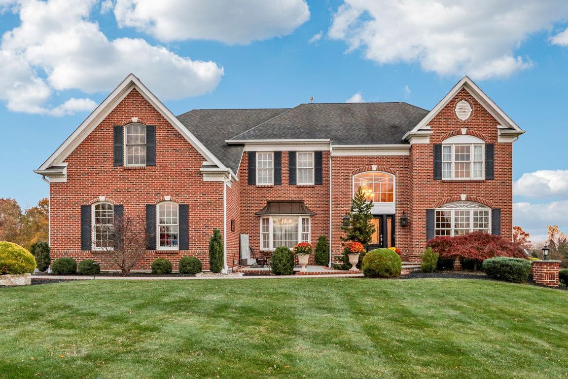 Elizabeth Way-S0611-001.jpg