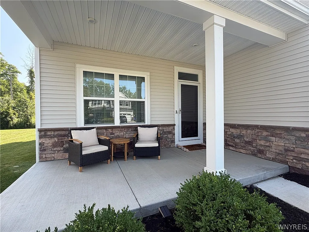 4 bed, 3.5 bath, 2423 sqft, $5,200 — Photo 3