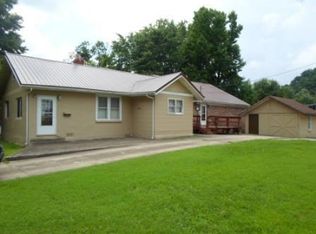 745 N Lake Dr, Prestonsburg, KY 41653