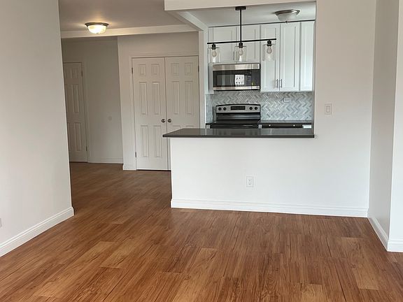 4th image of 747 10th Ave APT 34B