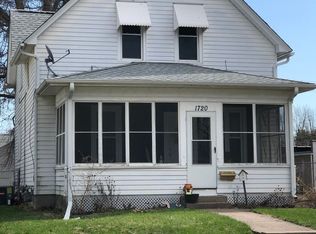 1720 9th St, Moline, IL 61265