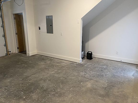 4th image of 2513 White Ave #11