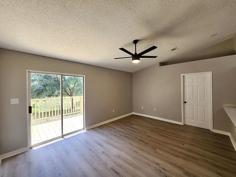 202 Cabana Way — Photo 5