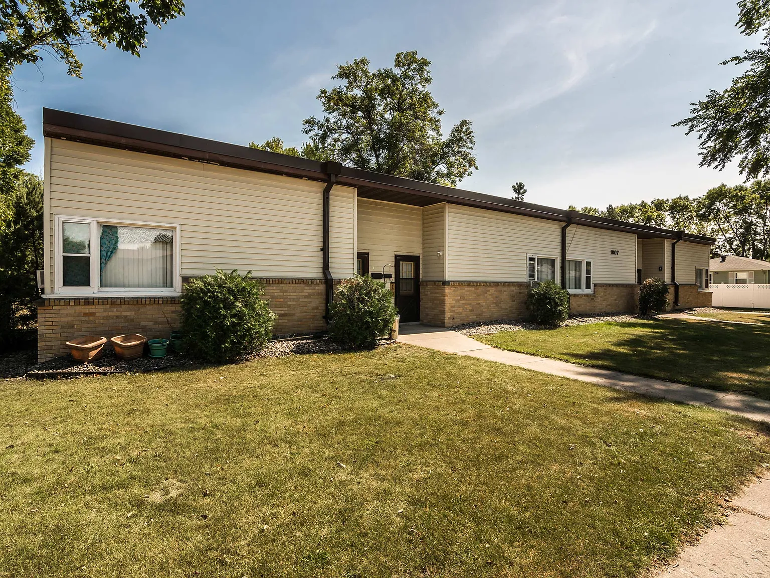 Oakview Townhomes — Photo 2