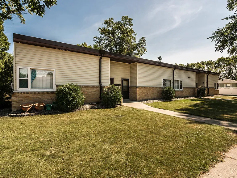 Oakview Townhomes — Photo 2