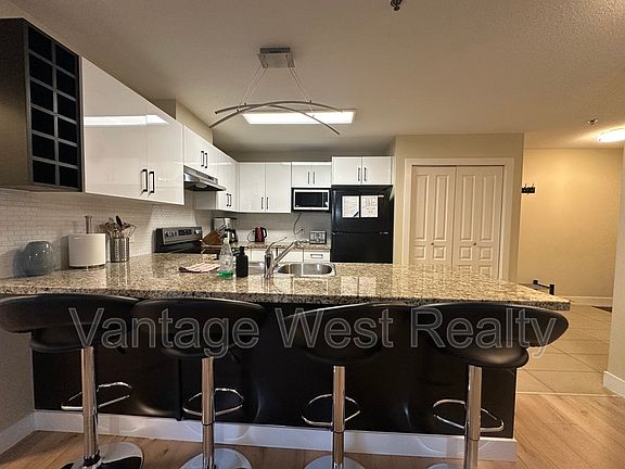 2nd image of 1093 Sunset Dr #206