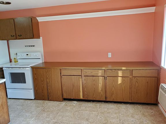 3rd image of 17175 Redford Ave #221