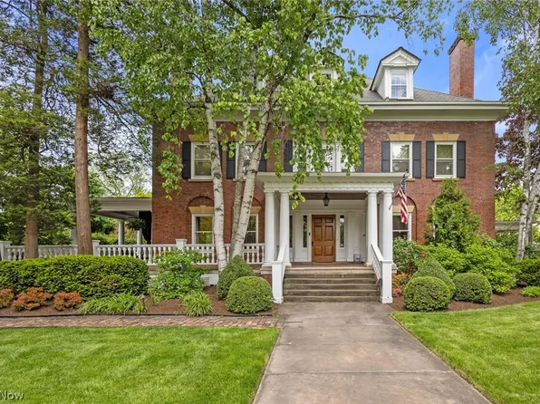 2733 E Overlook Rd, Cleveland Heights, OH 44106