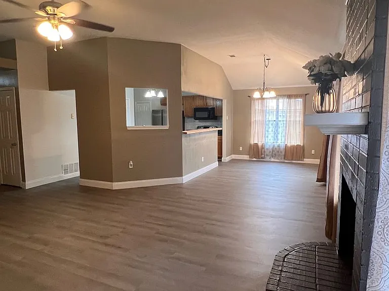 4205 Bluestem Ln — Photo 4