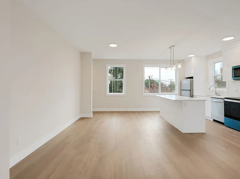 710 Catherine St — Photo 10