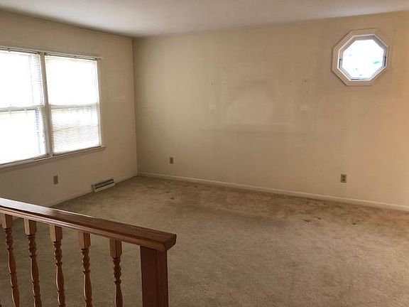 4th image of 2783 Diplomat Dr