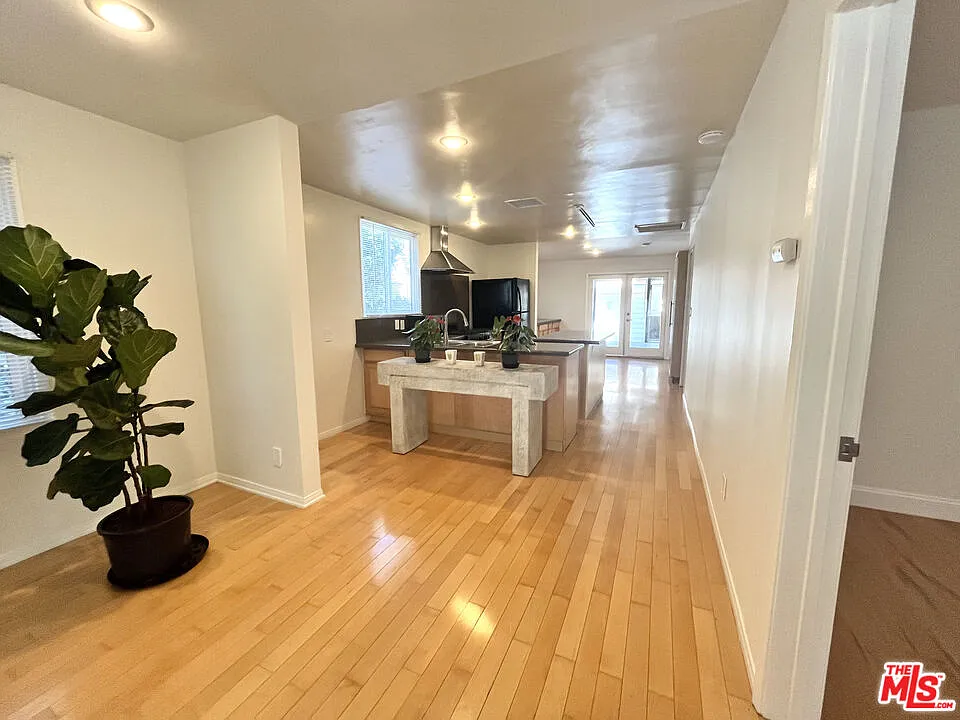 2 bed, 3.0 bath, 1448 sqft, $6,150 — Photo 3