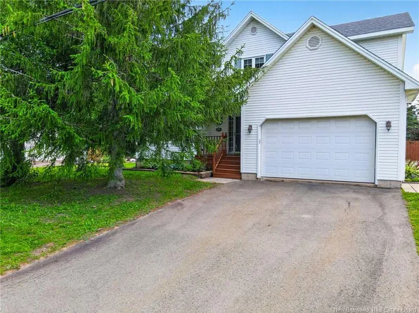 29 Tranquille St, Dieppe, NB E1A 7R4