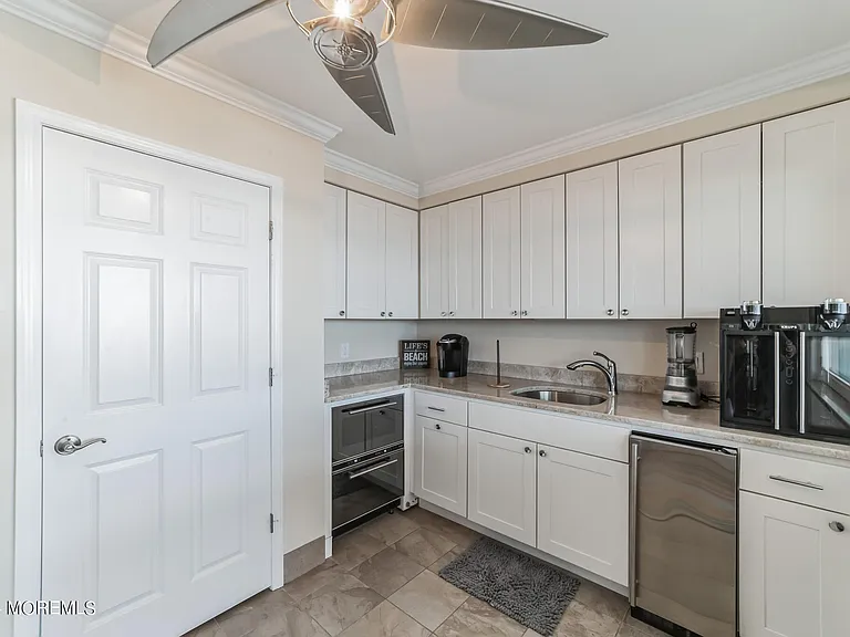 340 Bay Ln — Photo 46