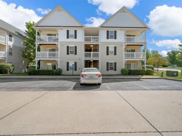 2490 Lampong Dr APT 200A, Saint Louis, MO 63125