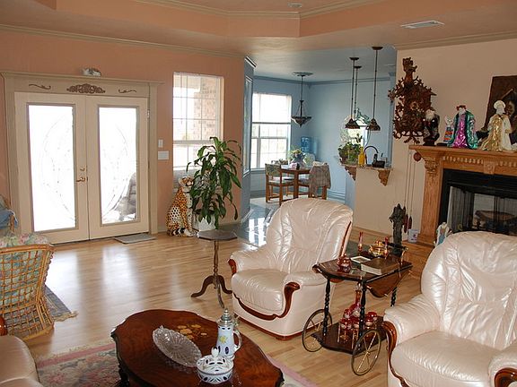4th image of 107 Redbud Ln