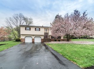 40 Hilltop Dr, Randolph, NJ 07869