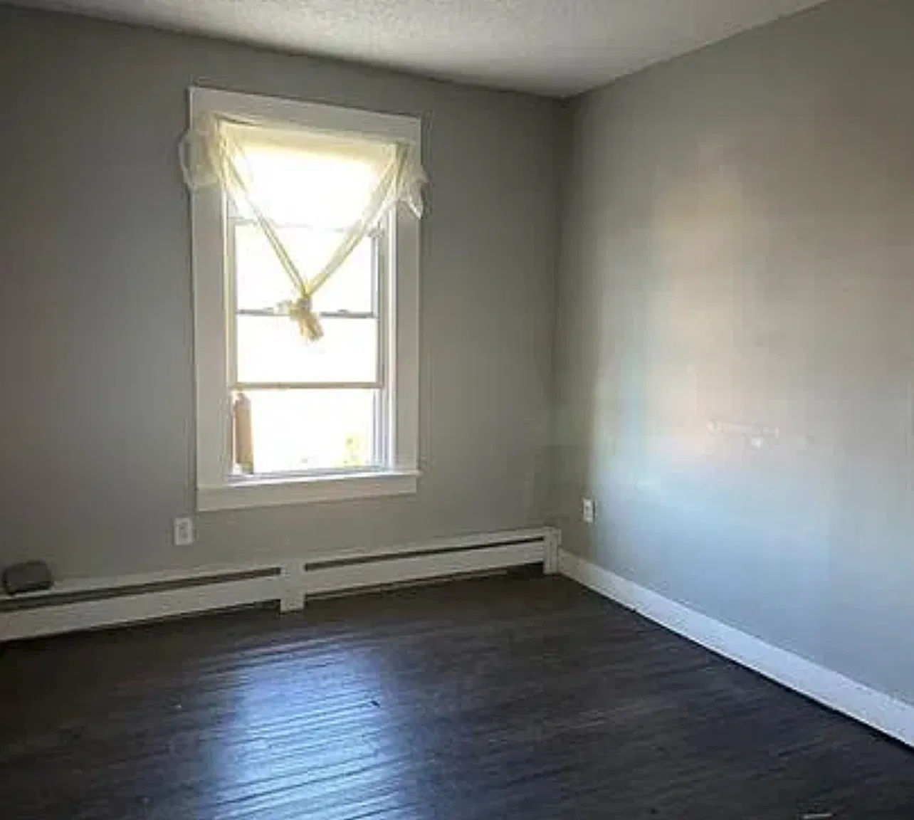 669 E Main St — Photo 1