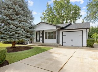 577 Exmoor Rd, Elk Grove Village, IL 60007