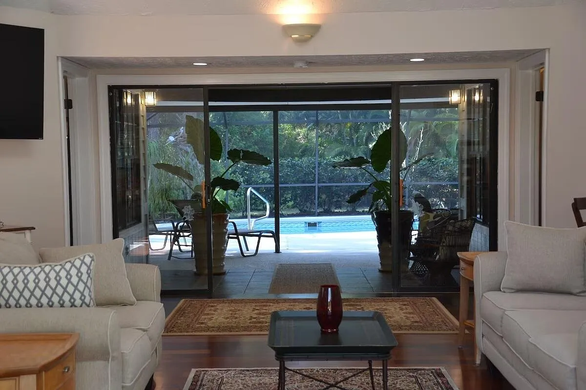3 bed, 3.0 bath, 2042 sqft, $5,000 — Photo 4