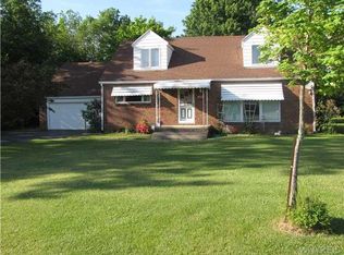 2105 E Oakfield Rd, Grand Island, NY 14072