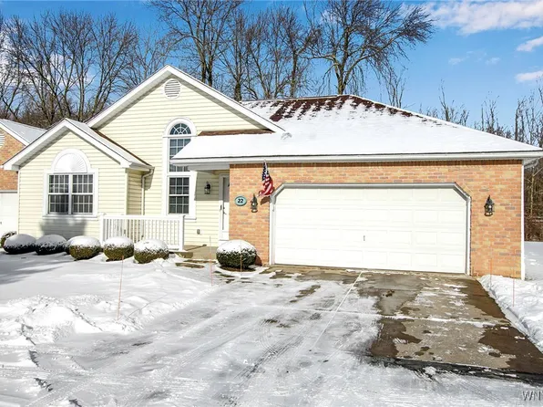 22 Cobblestone Ln, Williamsville, NY 14221