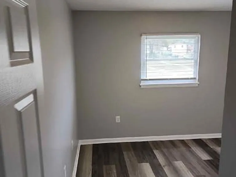 4900-4903 Saddlebrook Ln — Photo 22