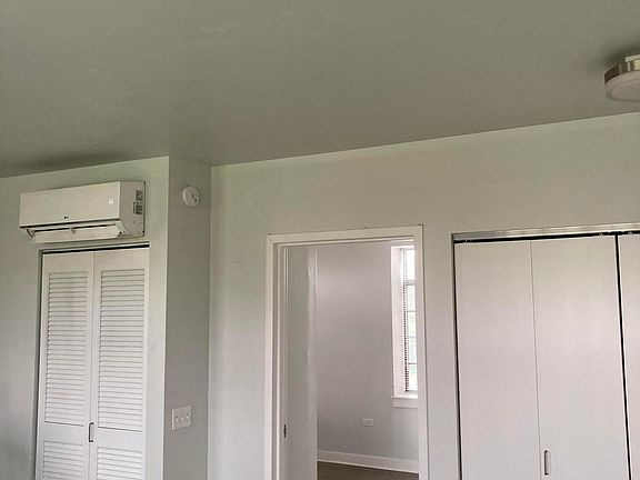 3rd image of 2810 N Leavitt St #202