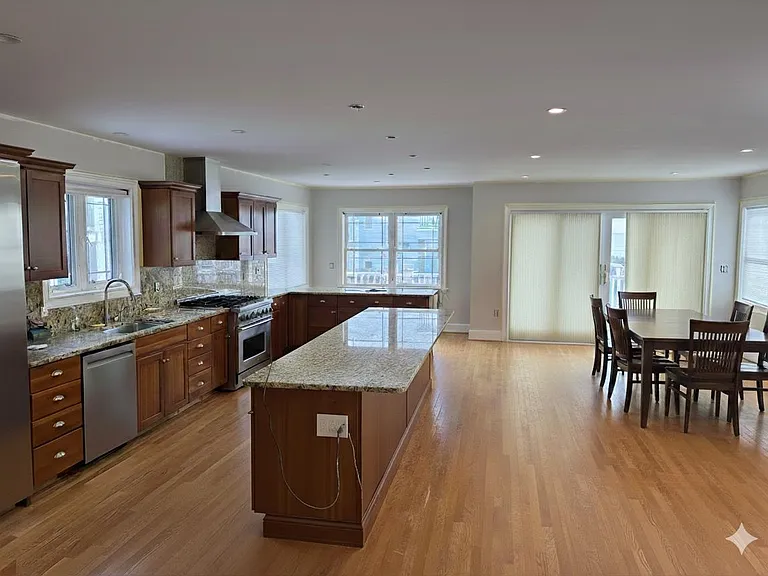 112 Ocean Dr — Photo 4