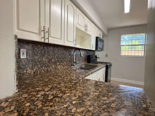 516 NW 179th St, Miami Gardens, FL 33169
