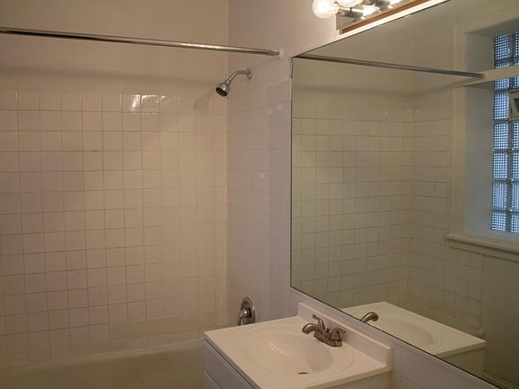 5th image of 3943 N Janssen Ave