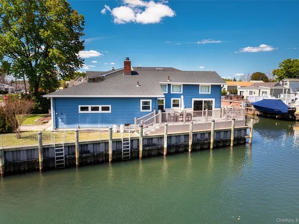 2 E Lido Prom, Lindenhurst, NY 11757