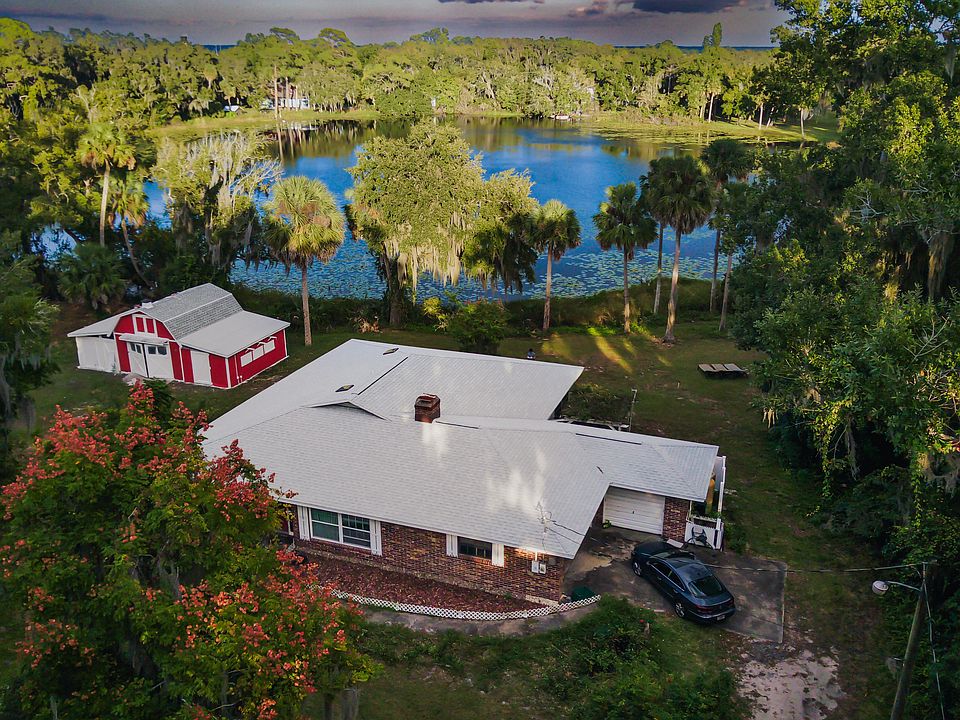 Front yard on the private lake view