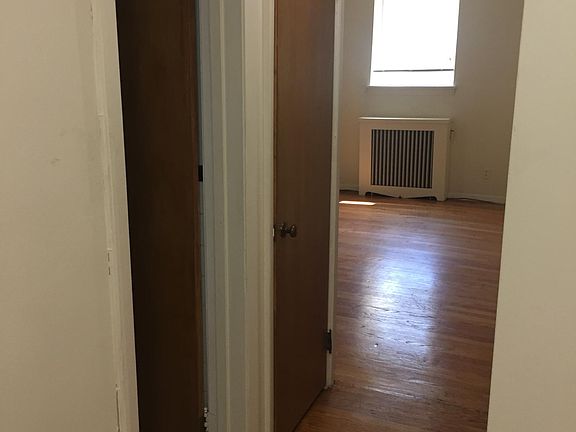 4th image of 203 S Allen St #6