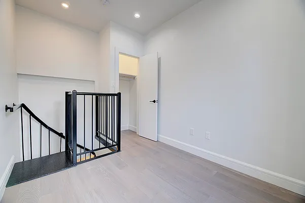 Rented by REAL New York | media 18