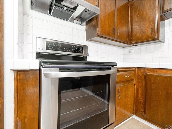 4th image of 18619 Collins St APT F16