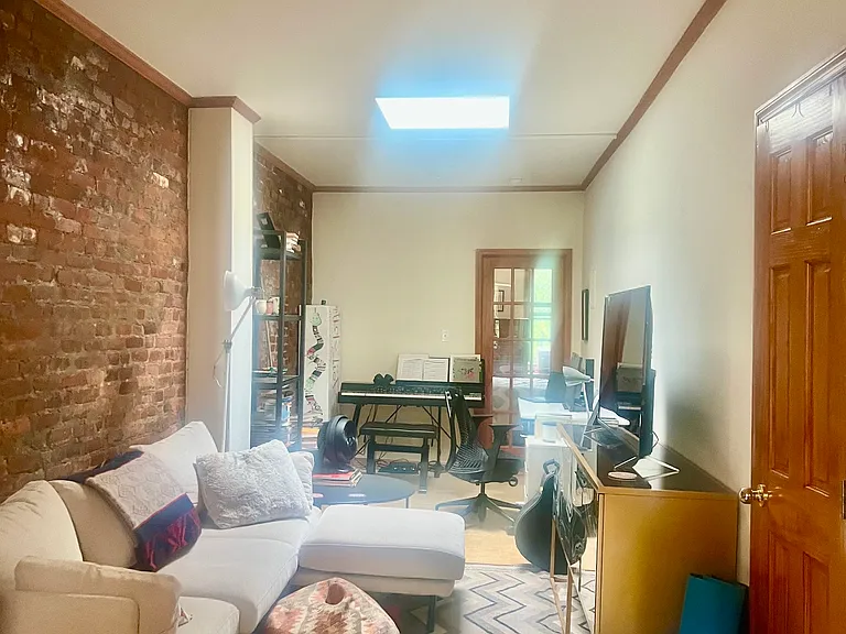 675 Union St #4R — Photo 2