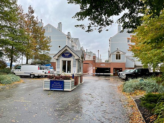 2nd image of 714 Chandlers Wharf #714