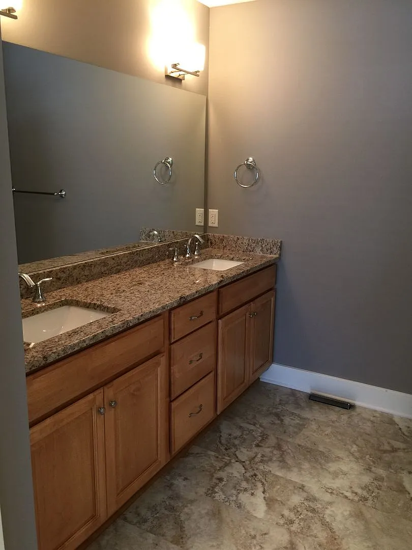 Beautiful 3 bedroom 2 1/2 bath home — Photo 3