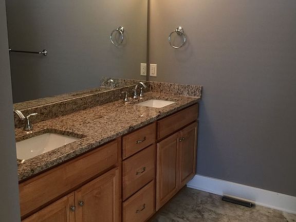 3rd image of 2979 Creekside Ct