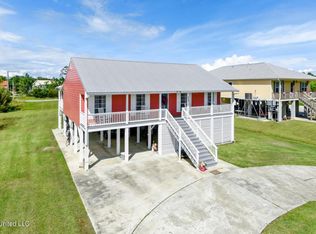 208 Sandy St, Waveland, MS 39576