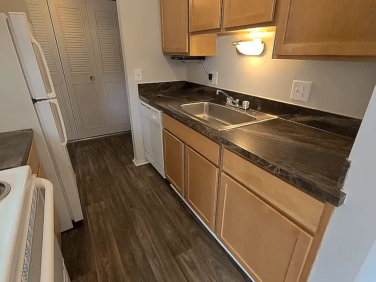 Drawbridge Apartments East — Photo 24