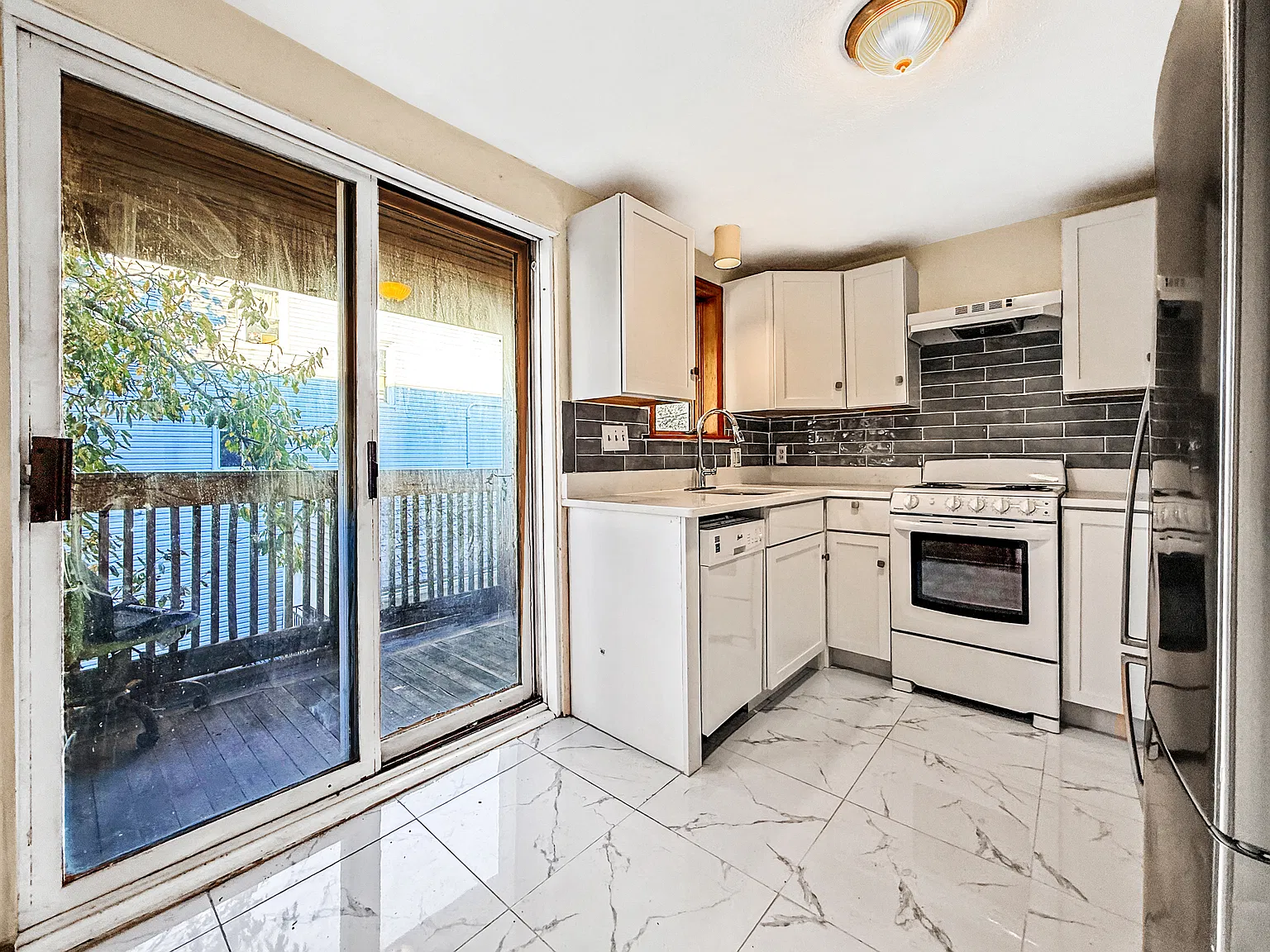 2 bed, 800 sqft, $2,700 — Photo 3